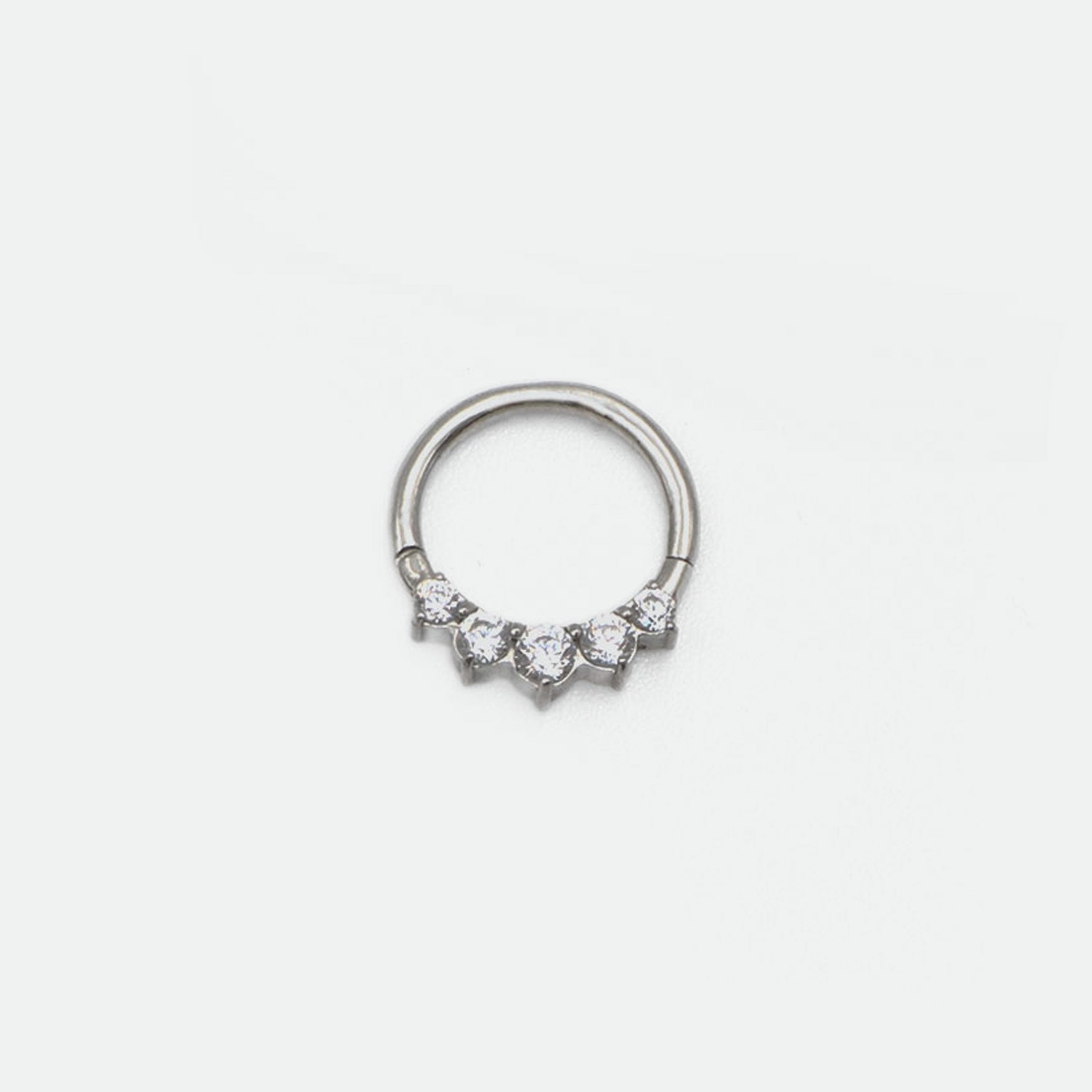 Piercing Septum fuer Damen jetzt kaufen in unserem Onlineshop oder vor Ort in unserer Filiale in Basel